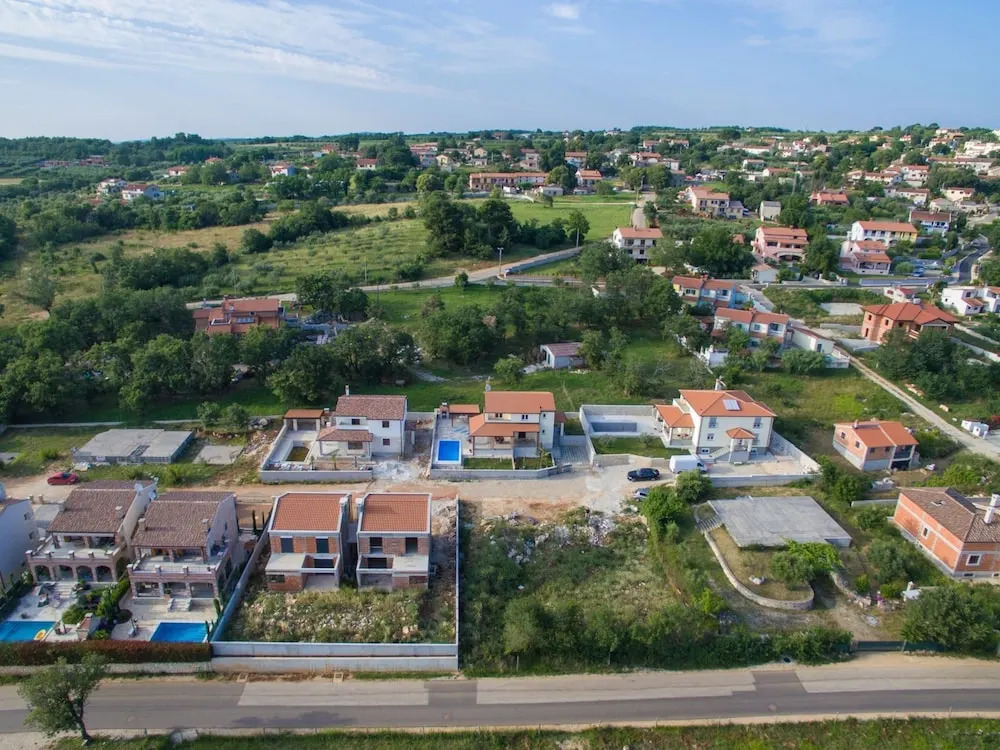 Apartment with Common Pool, Balcony, & Barbecue in Mali Maj near Porec