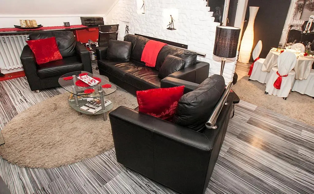 Apartment Black Red White
