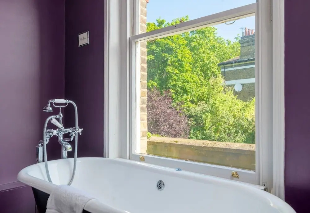Tremendous House For 10 Guests With Large Garden
