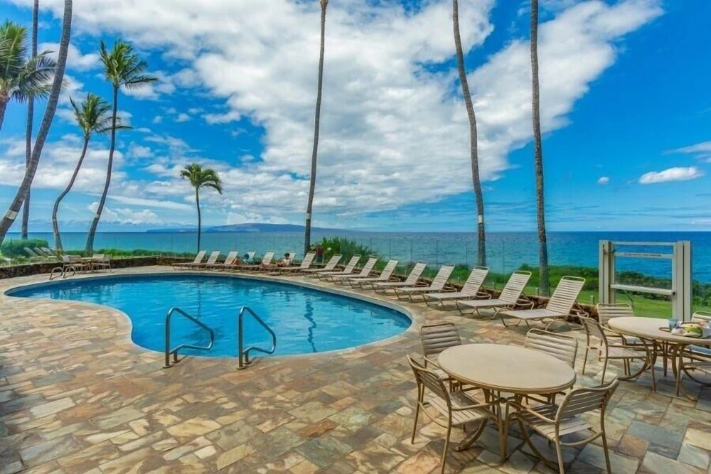 Royal Mauian, #114 2 Bedroom Condo by RedAwning