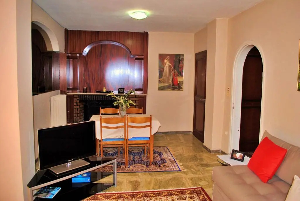Sunny Beach Apartment Near Sounion