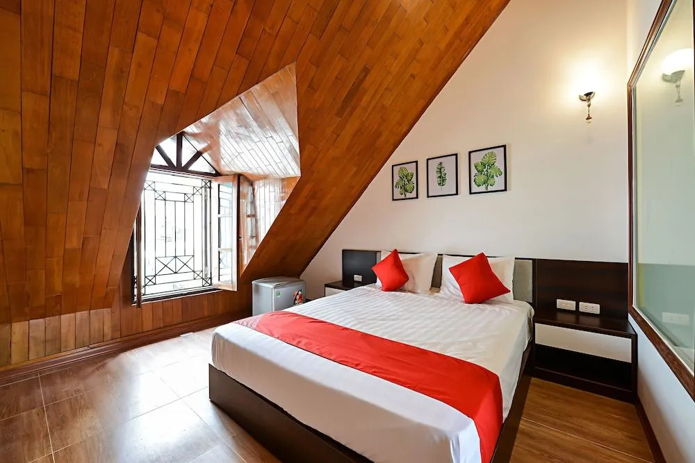 OYO 332 Moon Villa Hotel
