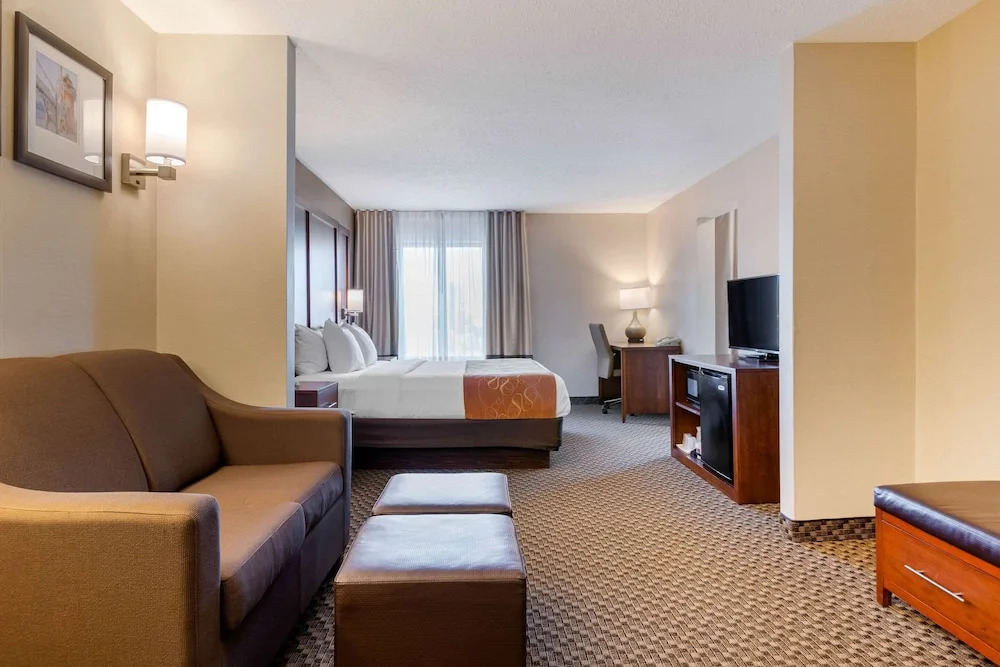 Comfort Suites