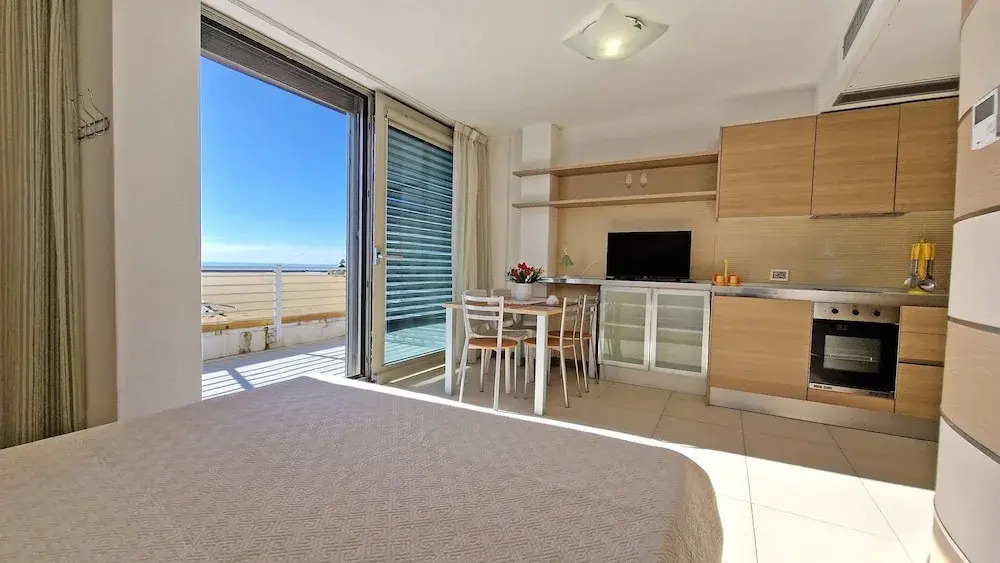 Penthouse Le Vele Sea View 2 Sleeps Air-conditioned
