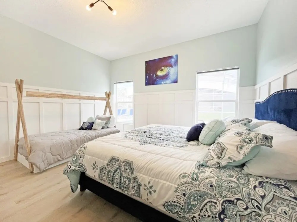 Spacious 6-bedroom Home in Hampton Lakes Perfect for Family Getaways!