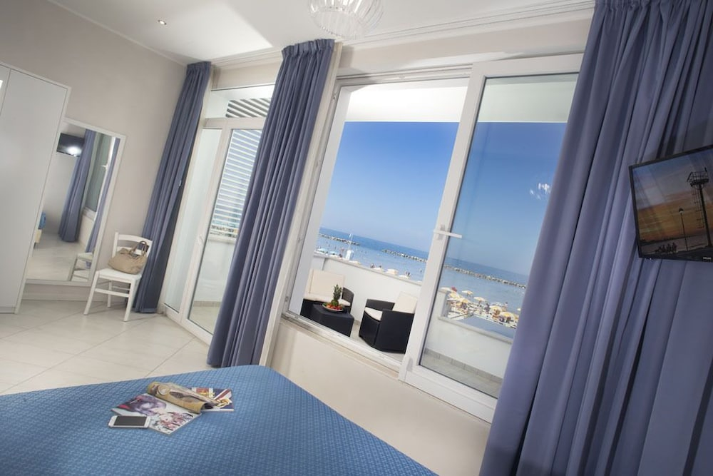 White Suite & Apartments