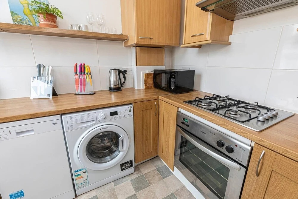 Lovely 1-bed Flat w/ Balcony in West Kensington