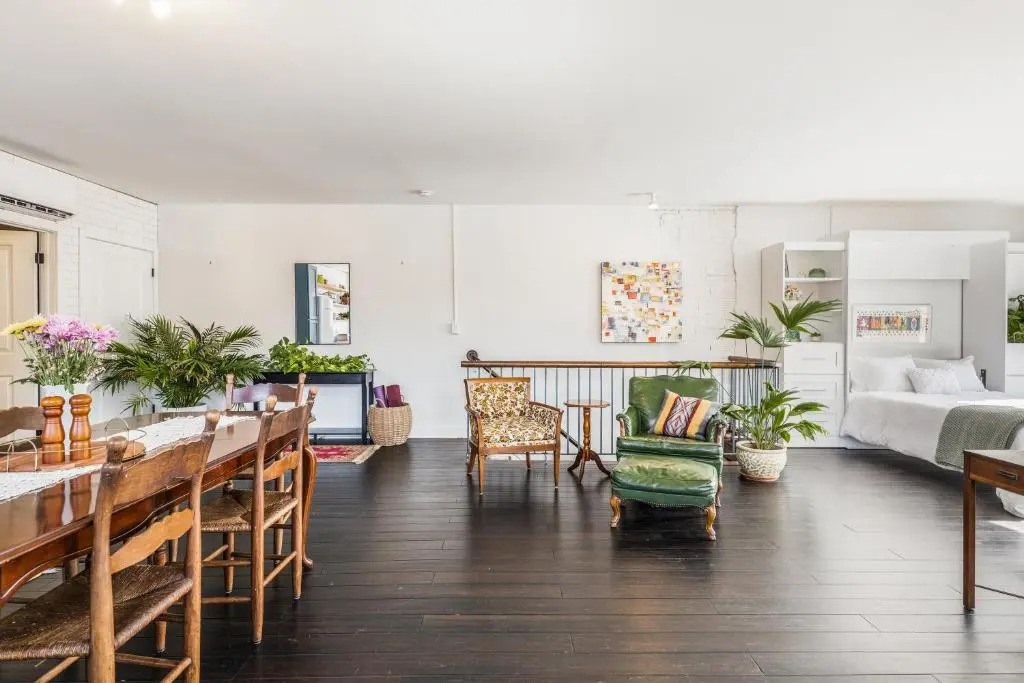 Strip District Studio - Convenient to all Pittsburgh has to offer