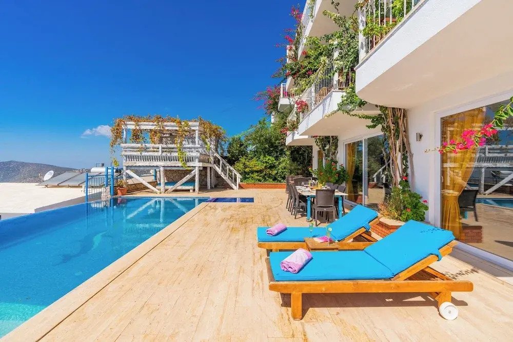 Villa Fuchsia 4-bedroom Retreat With Private Pool and Breathtaking View