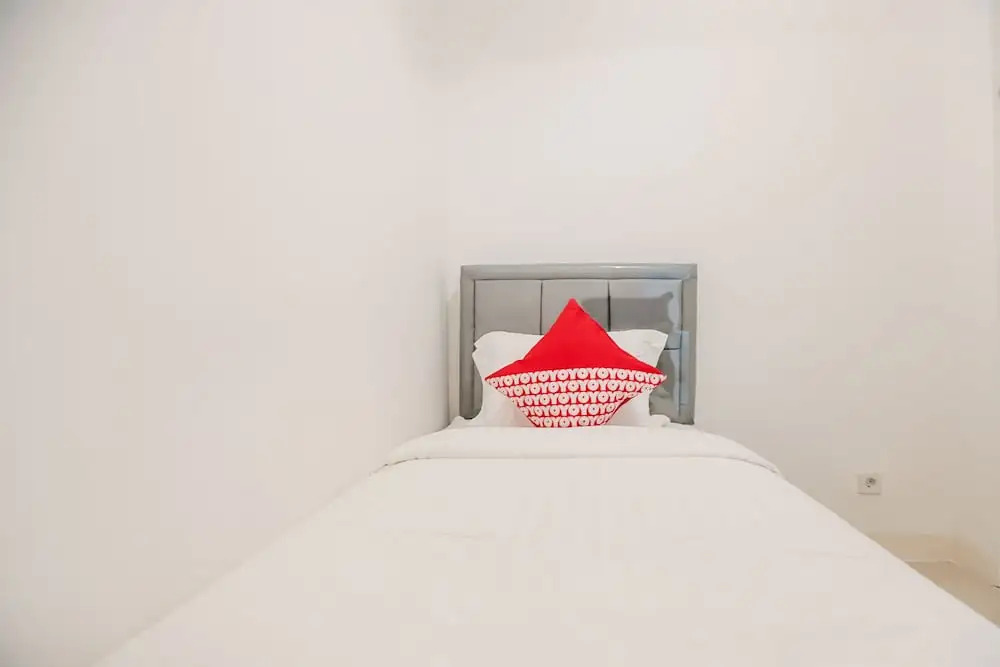 OYO 129 Basura City Apartment