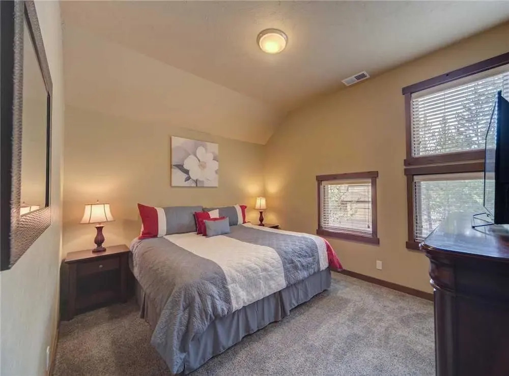 White Elm Lane 21
