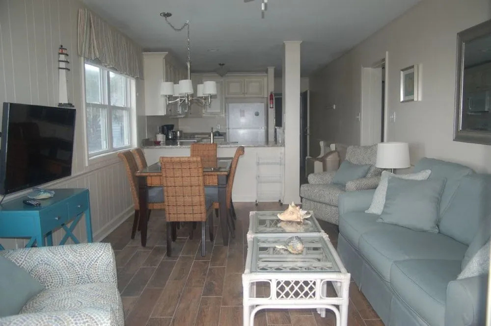 Palmwood Villas, Unit 101 - 2 Br Condo
