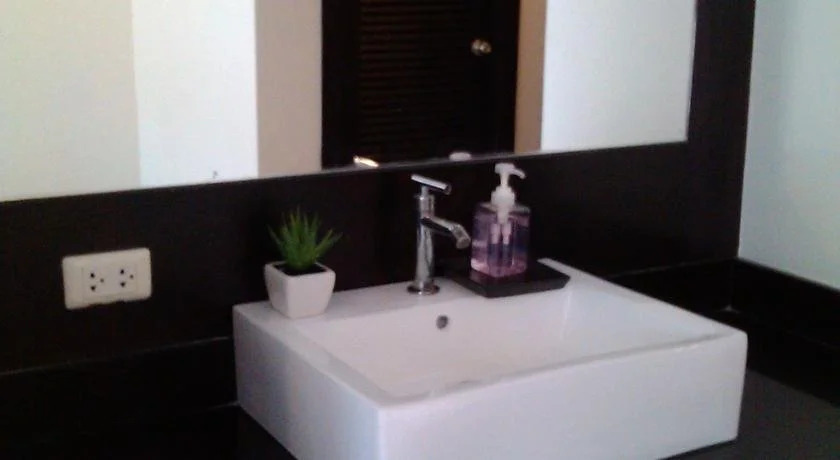 Ea-sy Condotel