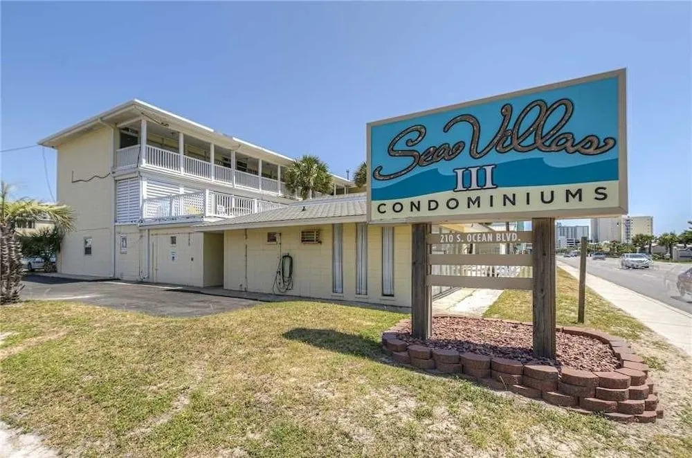 Sea Villas III 410 by RedAwning