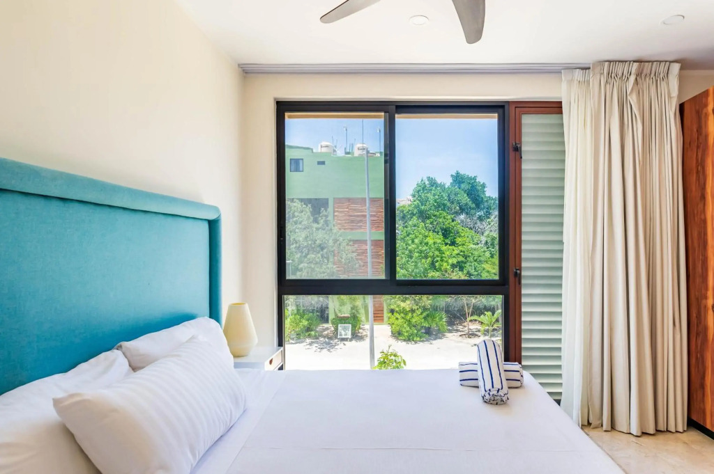 Ultra Luxury Condo, Rooftop Pool and HIGH SECURITY, Viva Residence