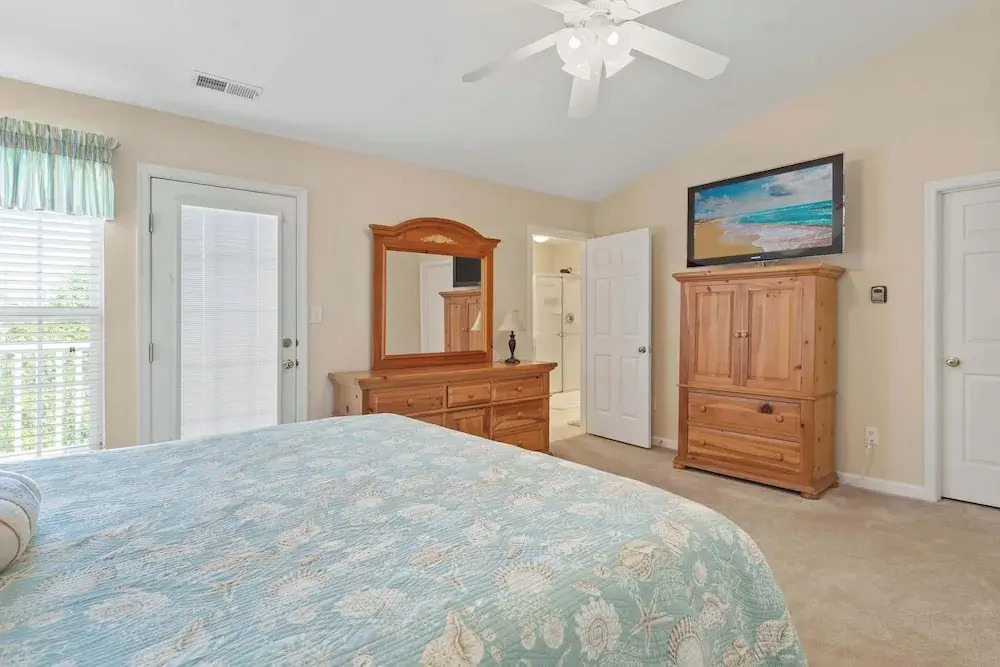 Creekside Getaway Stay for 8