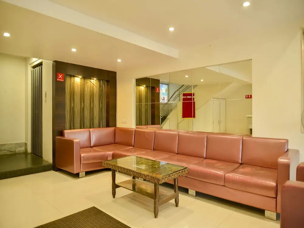 OYO 4448 Hotel Suresh Plaza