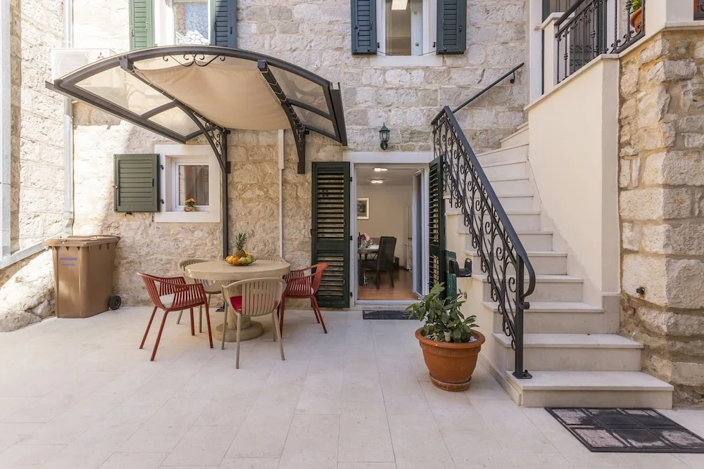 Apartments and Rooms Villa Erede