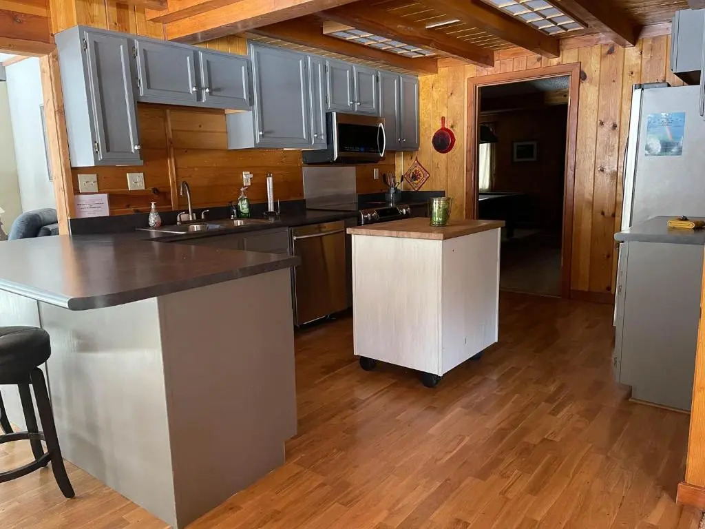 Bear Paw Lodge & Vacation Homes