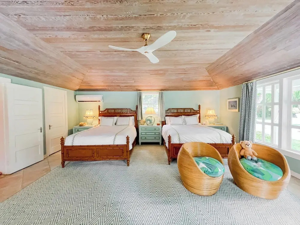 Villa Oasis: Newly Remodeled Luxury Villa With Pool & Private Garden
