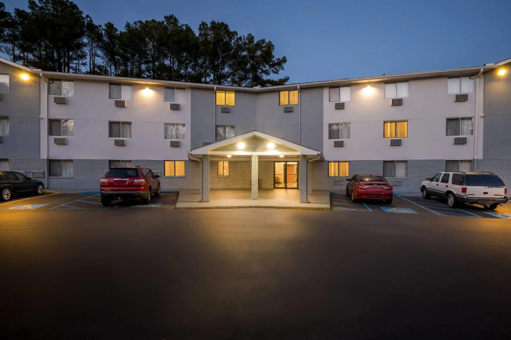 Super 8 by Wyndham Homewood Birmingham Area
