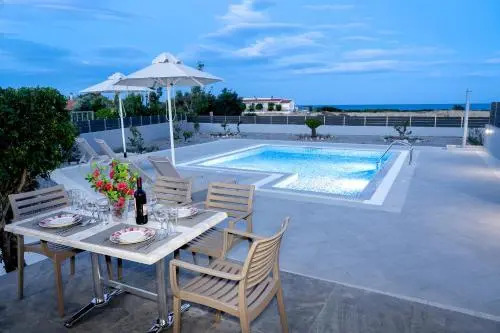 Flat 2 bedrooms 1 bathroom - Gennadi