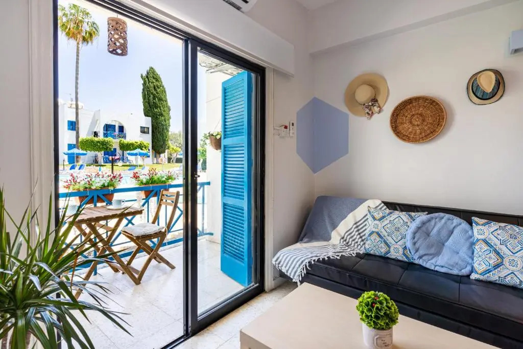 Sea Breeze 1-BR Apt & Pool in Pyla