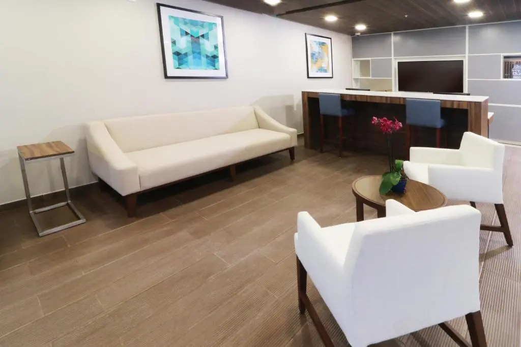 Holiday Inn Express And Suites Playa Del Carmen