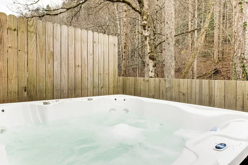 Creekside Home w/ Hot Tub, 3 Mi to Dtwn Gatlinburg