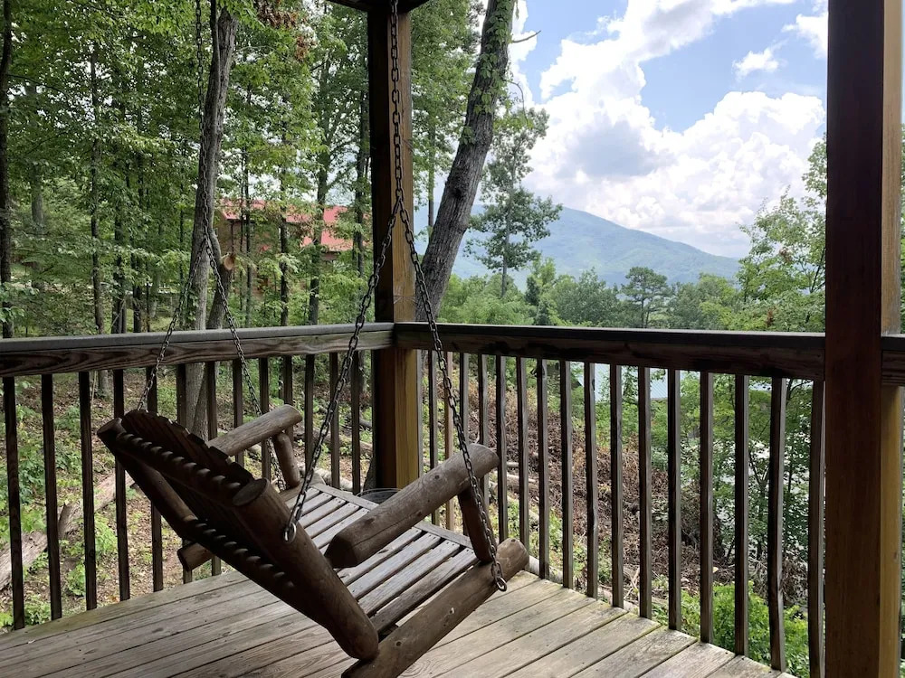 Picture Perfect 2 Bedroom Cabin by RedAwning