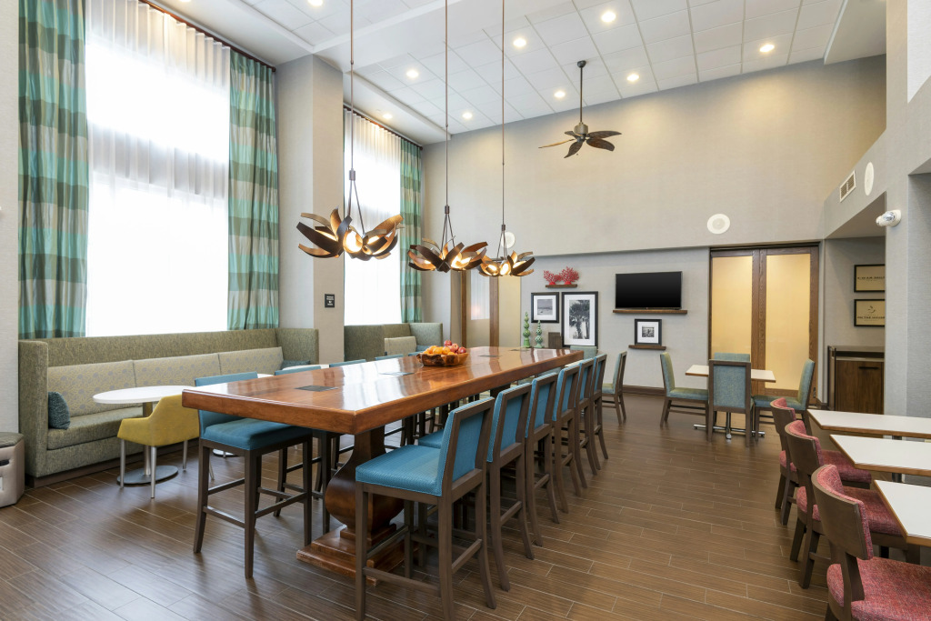 Hampton Inn & Suites Fort Myers-Colonial Boulevard