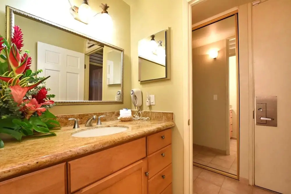 K B M Resorts- Nas-f248 Beautiful 1bd, Ocean-front, Easy Access, Steps to the Ocean!