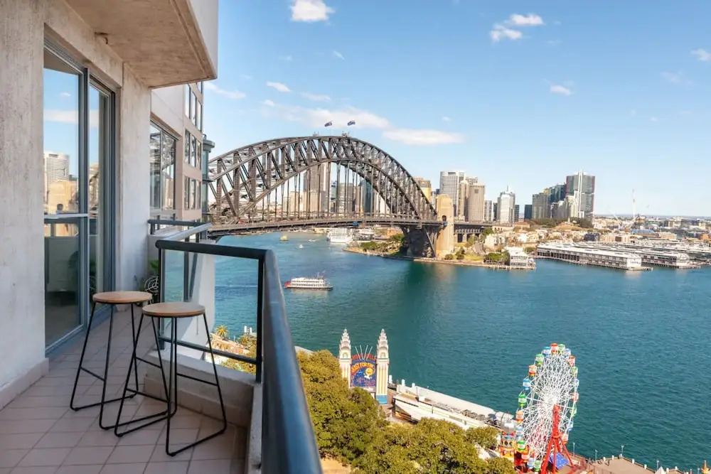 Milsons Point Apartment with Harbour Bridge Views
