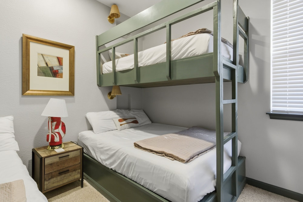 Old Kinderhook 2 Decks, Firepit, Kid & Pet Friendly Golf Retreat