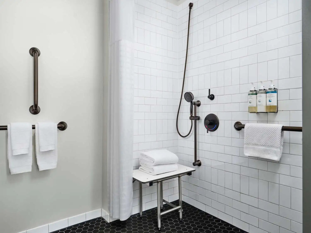 Hotel Phillips Kansas City, Curio Collection By Hilton