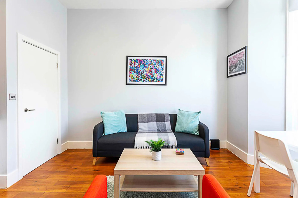 Refurbished St.johns Hill Apartment
