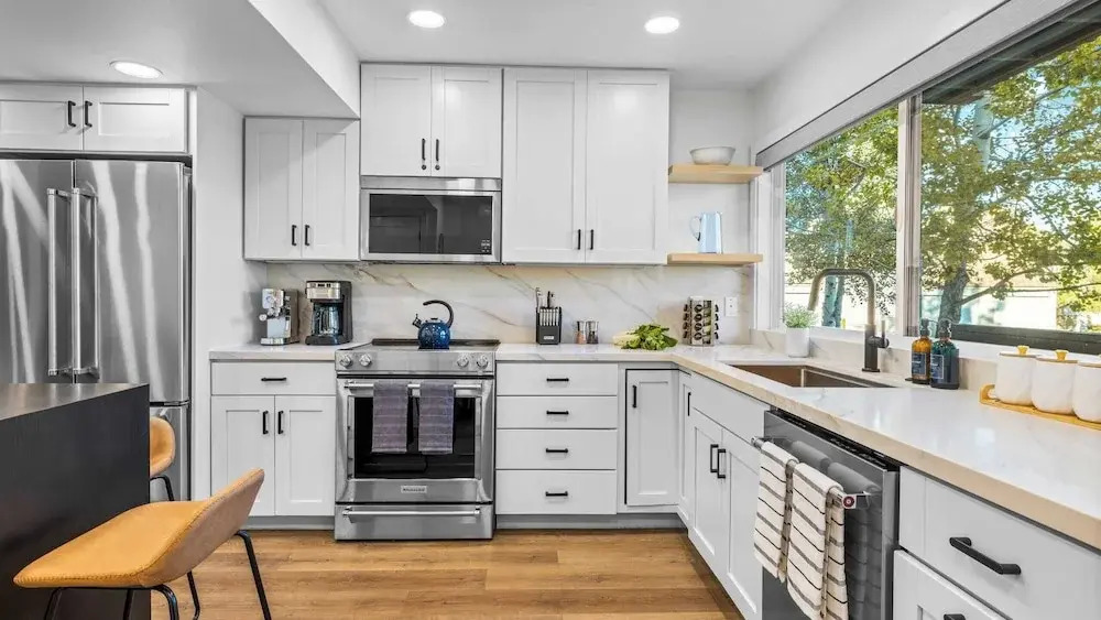 Stylish 3-story Retreat With Hot Tub & Firepit Near Park City High West Hideaway by Avantstay