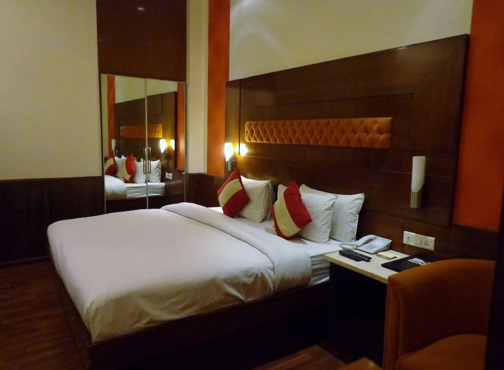 Hotel Opera Delhi Airport