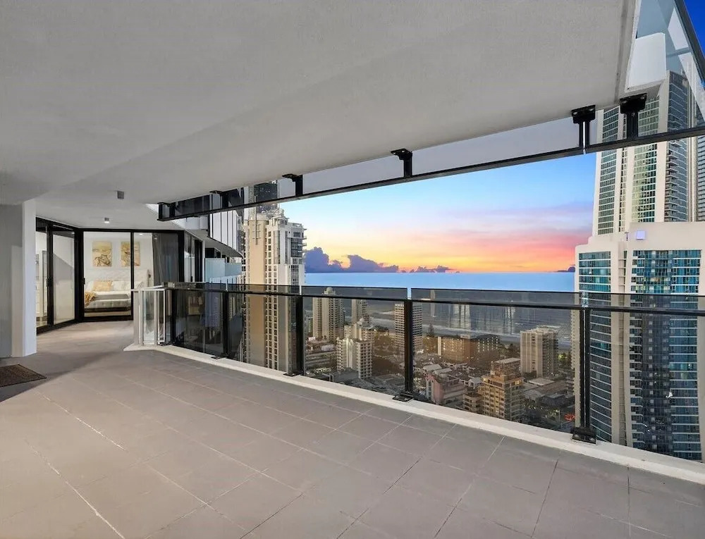 Cavill Avenue Private Apartments
