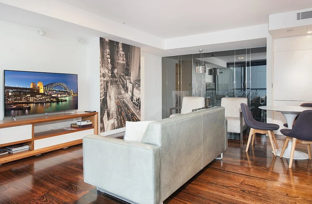 SH147 Sleek Split Level 2BR Surry Hills