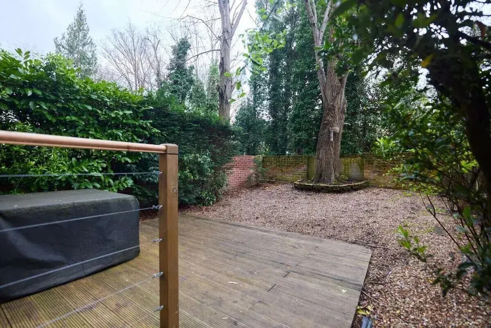 The West Kensington Hideout - Cozy 2bdr Flat With Garden