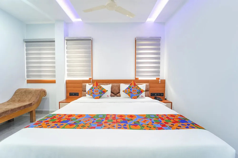 Fabhotel Q One Plaza