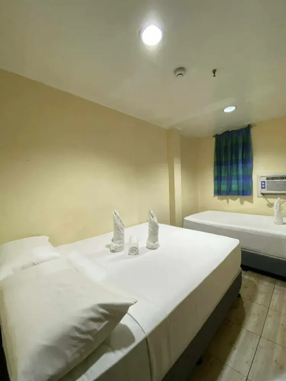 OYO 912 Fb Suites
