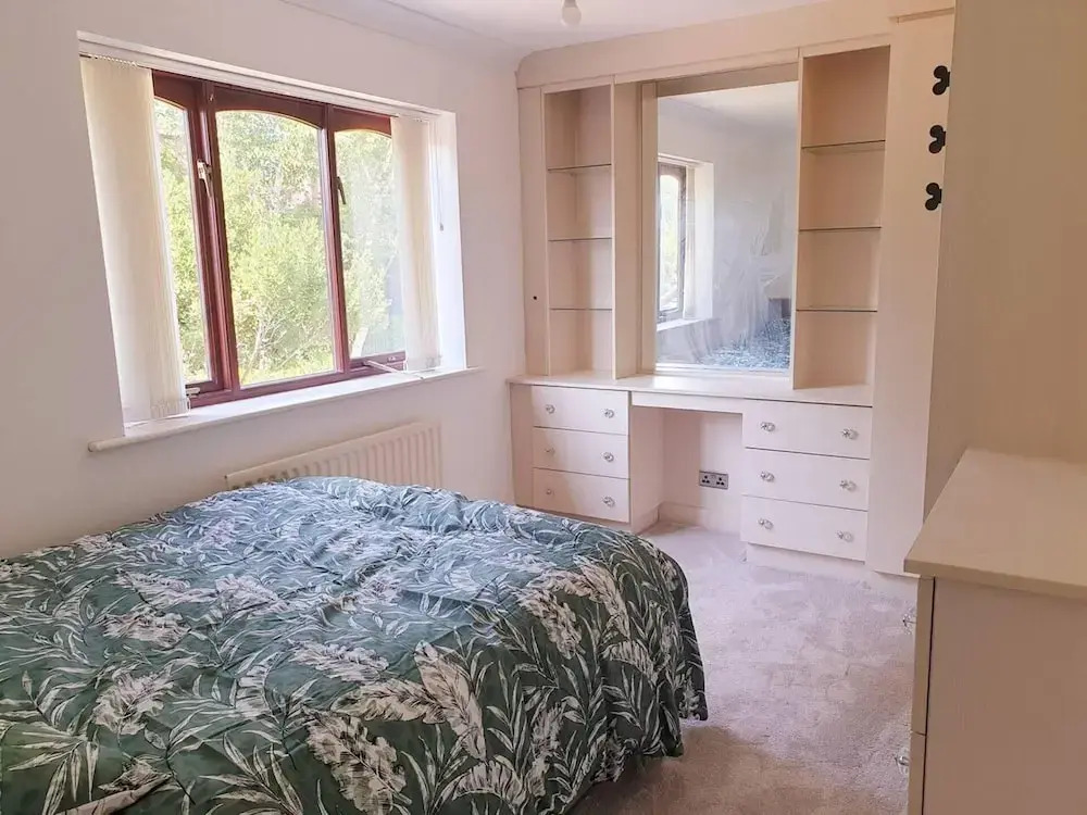 Lovely 4-bed , 3 Bath Villa in Bolton, Manchester
