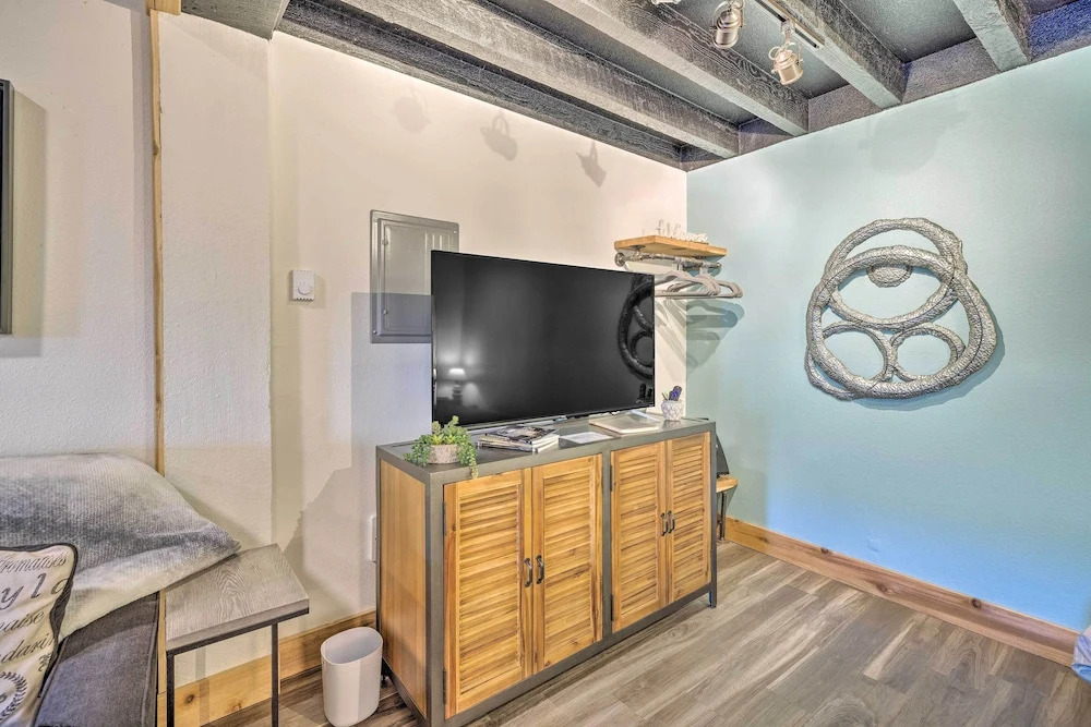 Long Beach Studio in Downtown - Walk to Ocean!
