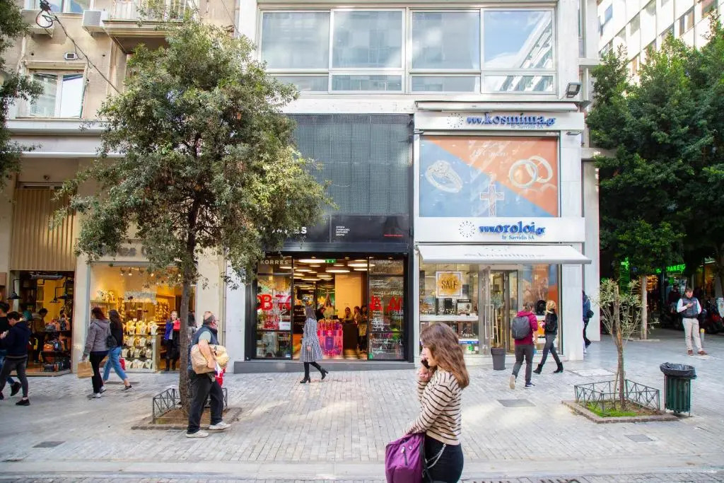 Athens Best location, 6 Ermou street, Syntagma square