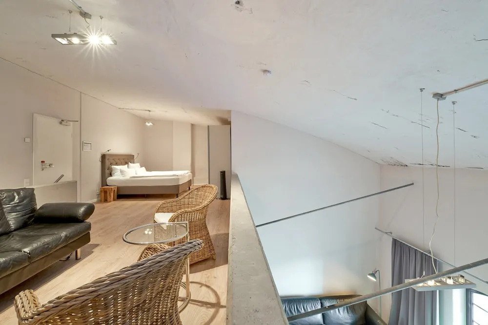 havelblau Ferienlofts - Stilvoll wohnen unmittelbar an der Havel - zentral - Küche - WLAN - Wallbox - Kajaks und Fahrräder vor Ort