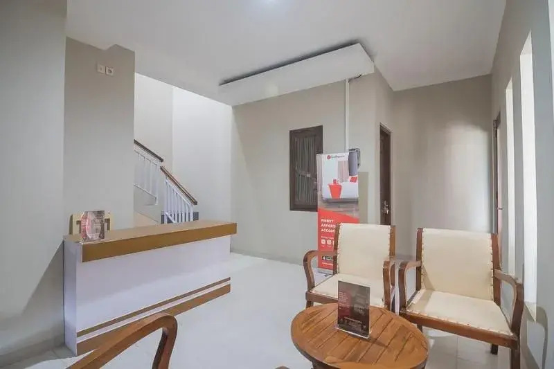 RedDoorz near Ambarukmo Yogyakarta 2