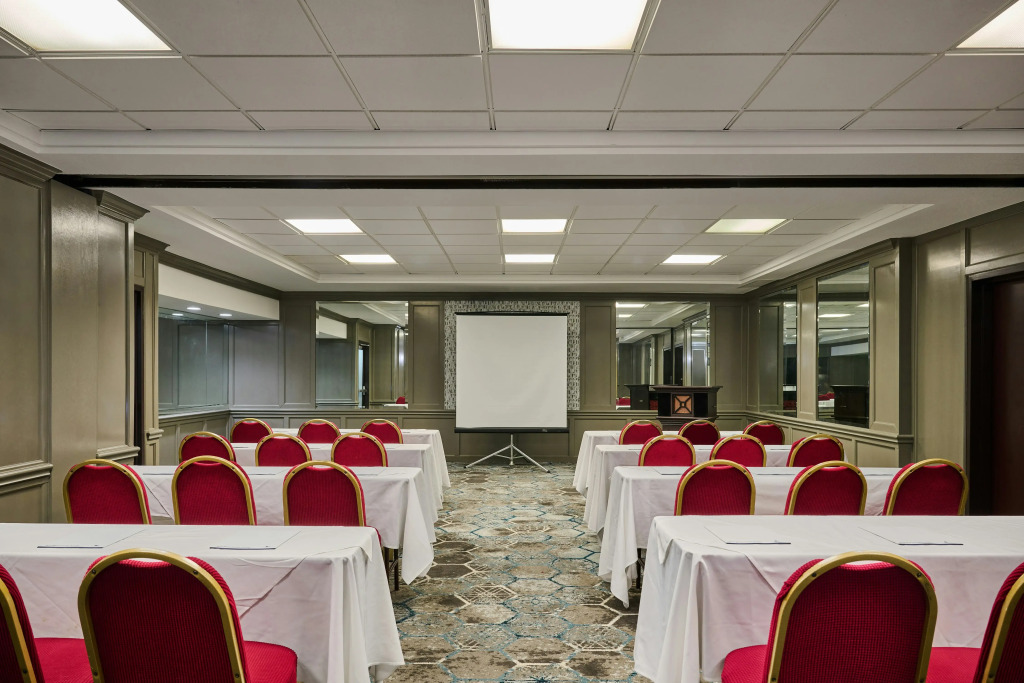 DoubleTree by Hilton Chatsworth