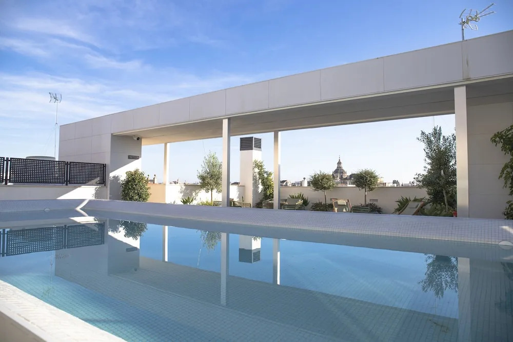 nQn Aparts & Suites Sevilla